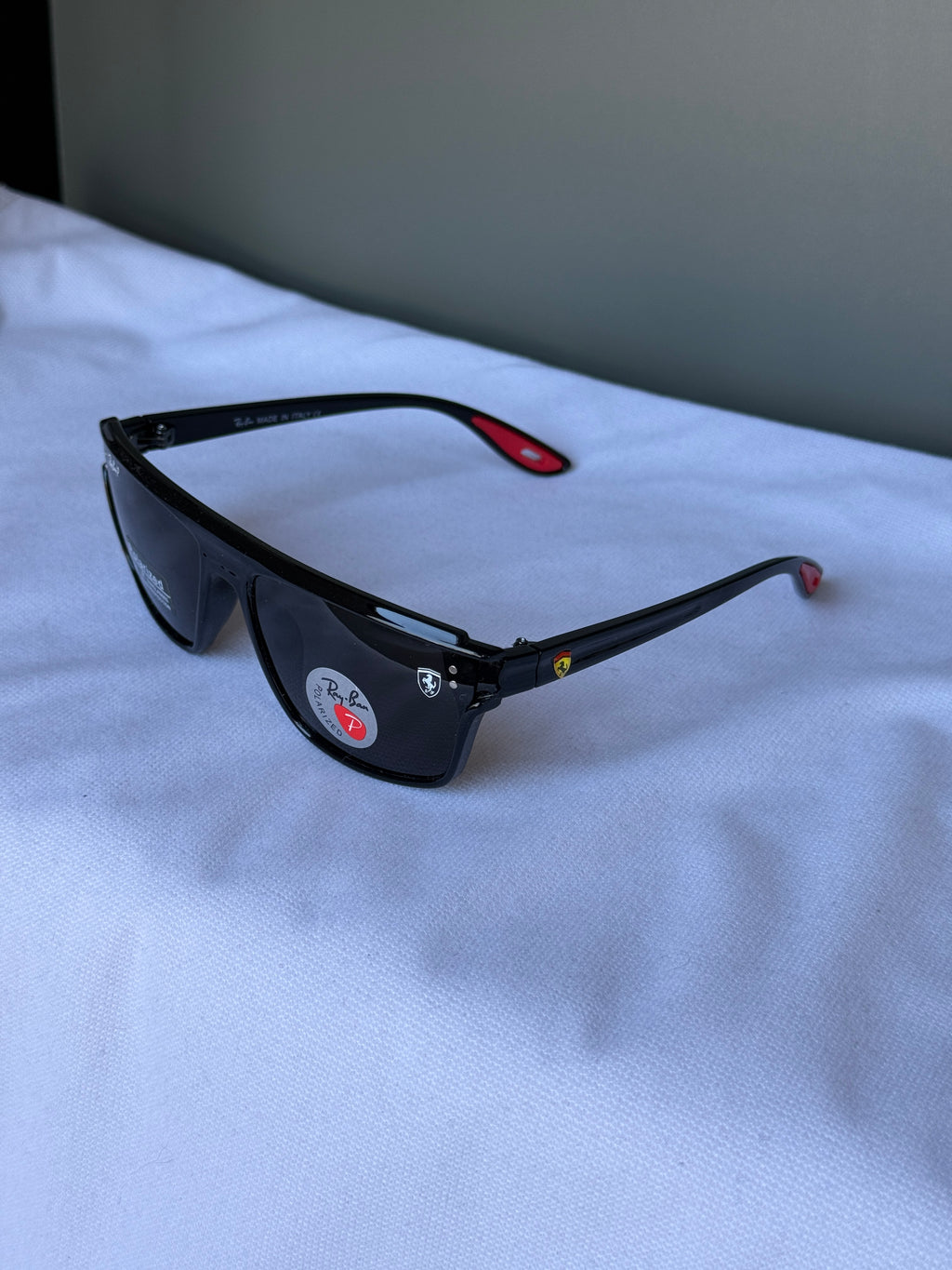 Ray-Ban x Scuderia Ferrari Flat-Top Polarize Güneş Gözlüğü