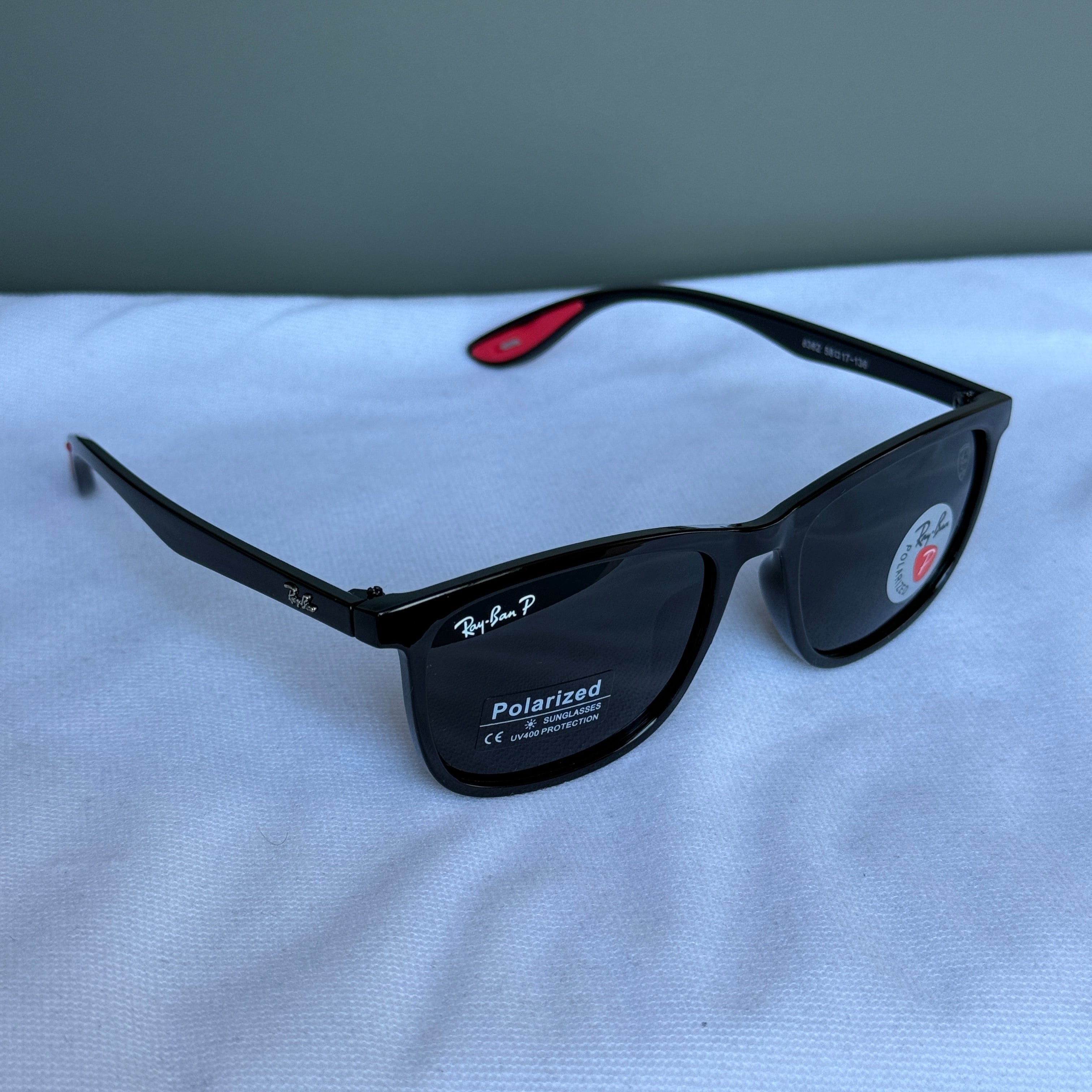 Ray-Ban x Scuderia Ferrari Sleek Polarize Güneş Gözlüğü